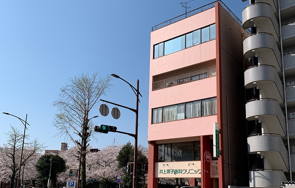 ①外観②待合室③診療室