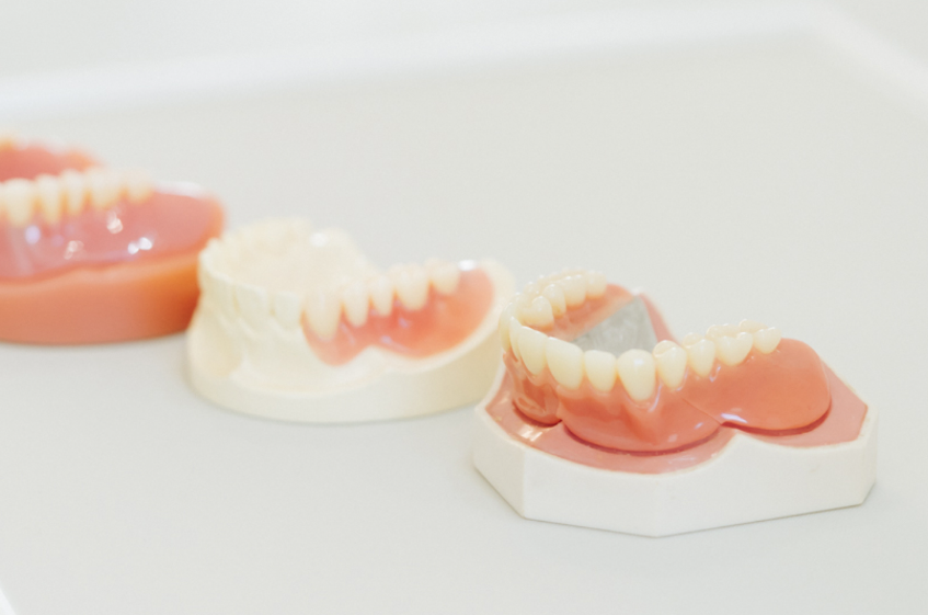 専門医による個別対応と丁寧なアフターケアで安心の入れ歯生活をサポート