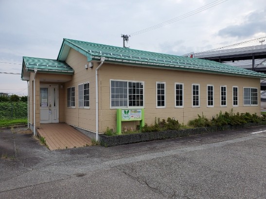 ①クリニック看板②クリニック外観③入口