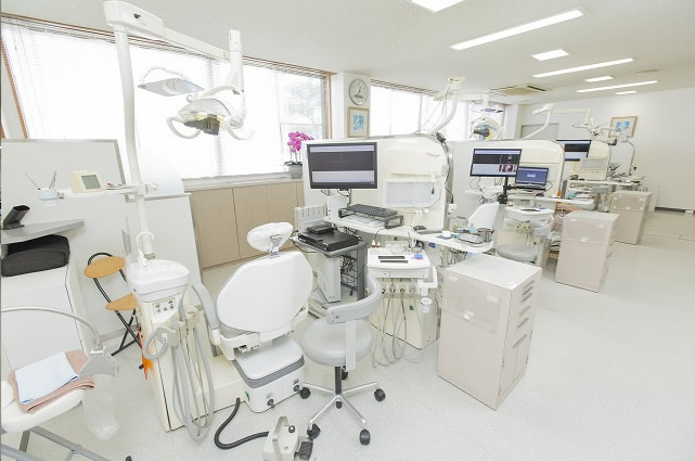 【八幡駅 徒歩9分】インプラントや訪問診療にも対応するそだ歯科医院