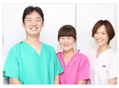 小さいことでも気軽に相談してもらえる歯科医院でありたいと心がけている三田歯科医院のスタッフ