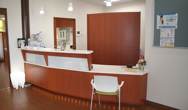 【鶴亀バス停より徒歩17分】【19時まで診療】痛くない治療・わかりやすい説明をモットーに患者様に最適な治療を提供するそりまち歯科クリニック