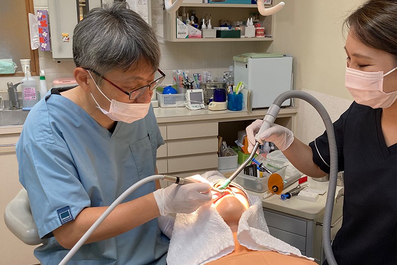 ①外観②受付・待合室③治療の様子