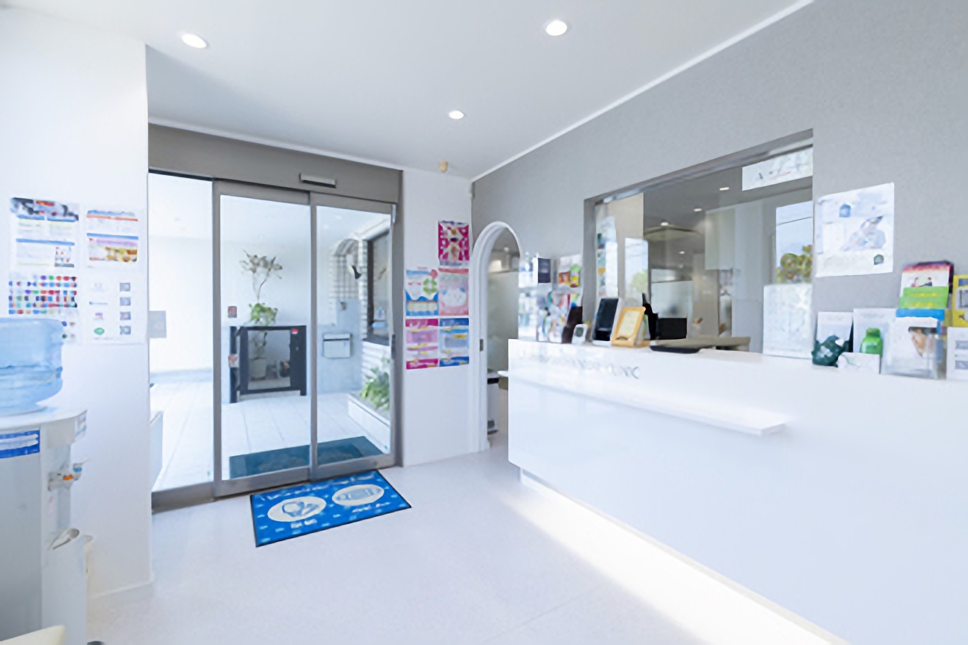 ①外観・入口②受付③待合室