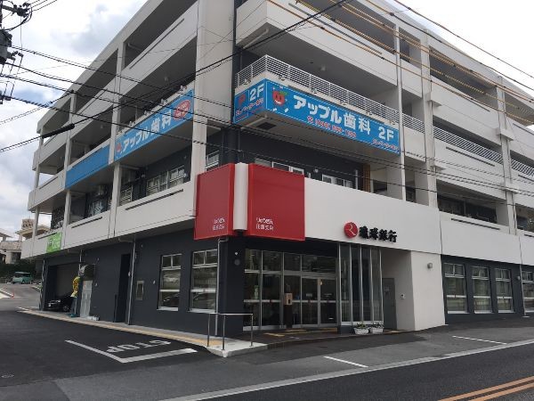 ①クリニック外観　②診療室※写真はイメージです。　③治療設備※写真はイメージです。