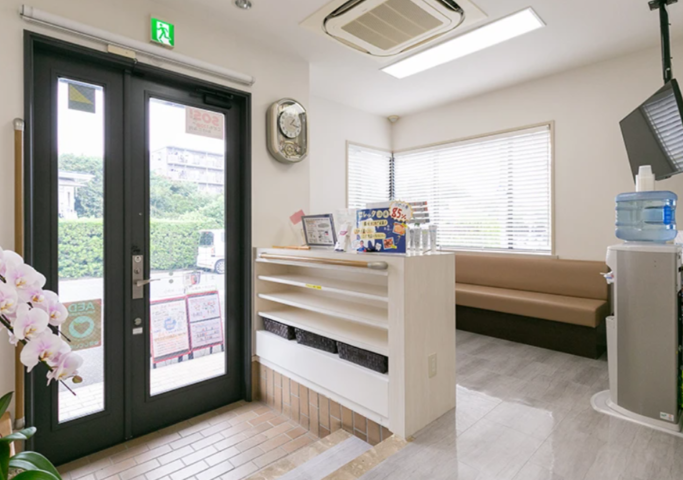 ①外観②受付③待合室