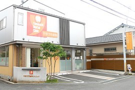 【大和小泉駅 西口 徒歩3分・矯正専門医 在籍】痛みに配慮した診療を行うやまうち歯科クリニック