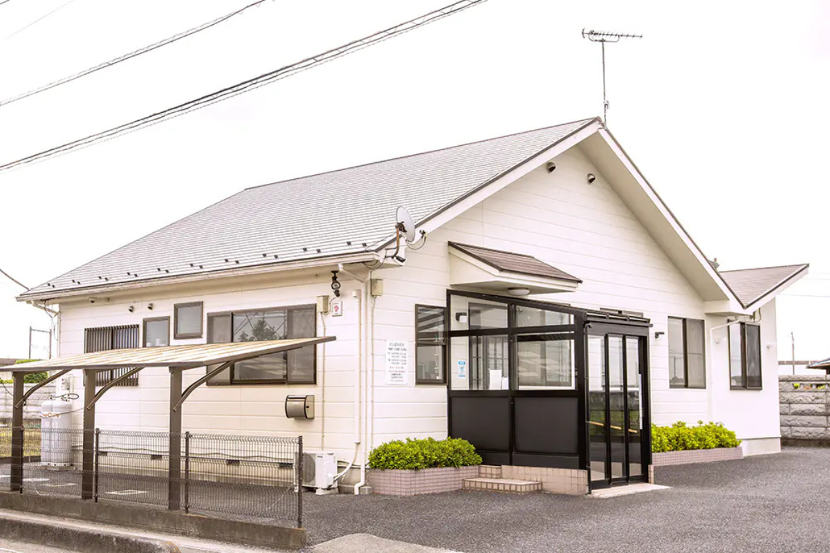 医院外観・受付・待合室