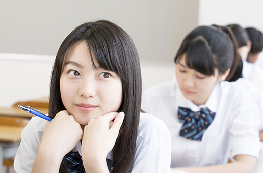 中学生・高校生の矯正治療は、成長期の特性を活かして歯並びや咬み合わせを整えることができます