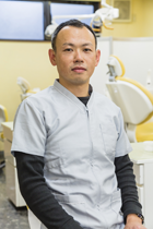 日本大学歯学部  卒業

日本大学歯学部付属歯科病院　勤務