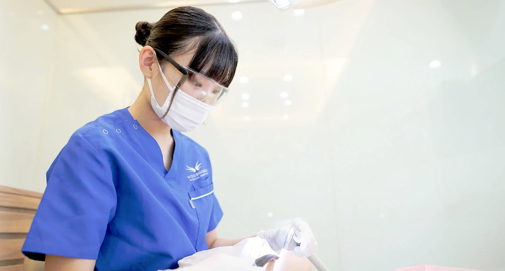 担当歯科衛生士のクリーニング作業