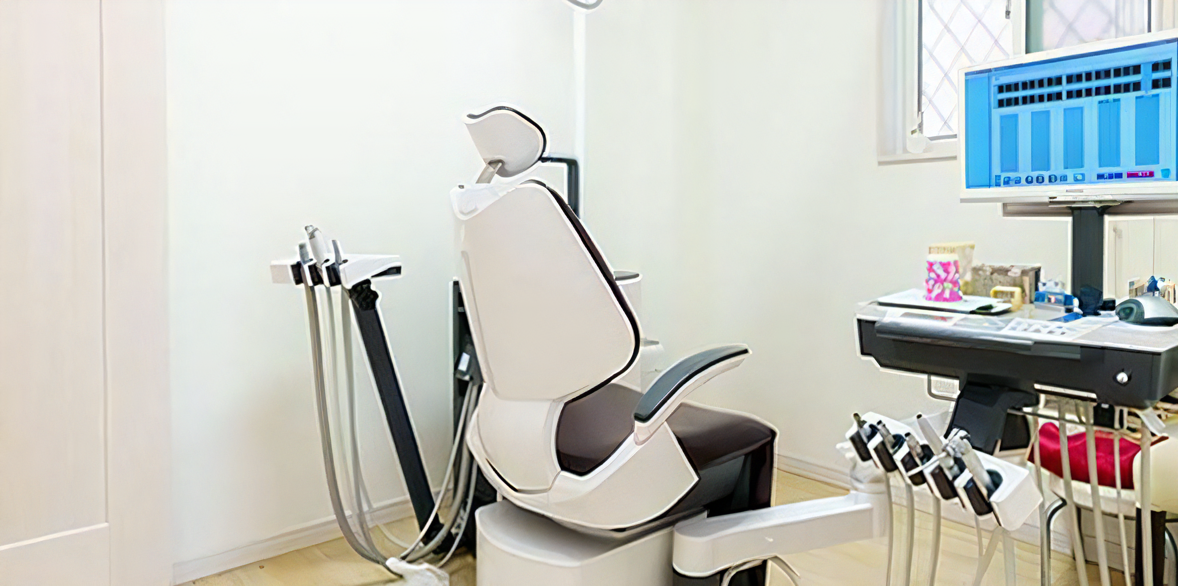 ①医院外観②診療室③キッズルーム