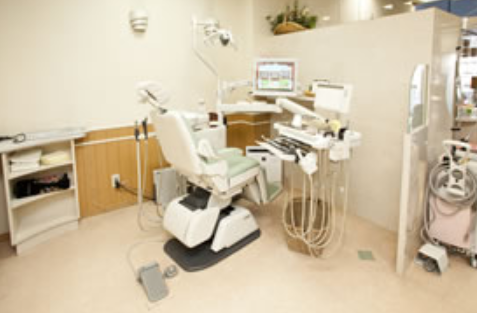 ①受付　②待合室　③診療室