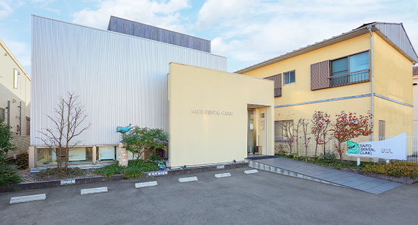 ①医院外観 ②カウンセリング風景 ③診療ユニット