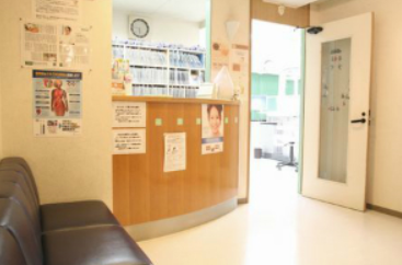 ①感染対策に力を入れています②受付③診療室