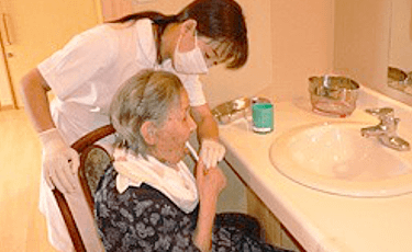 通院が難しい方々のために、私たちは訪問歯科診療サービスを提供しています