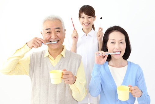 歯科医師とともにトレーニングを積んだ歯科衛生士が歯周病治療を担当しています