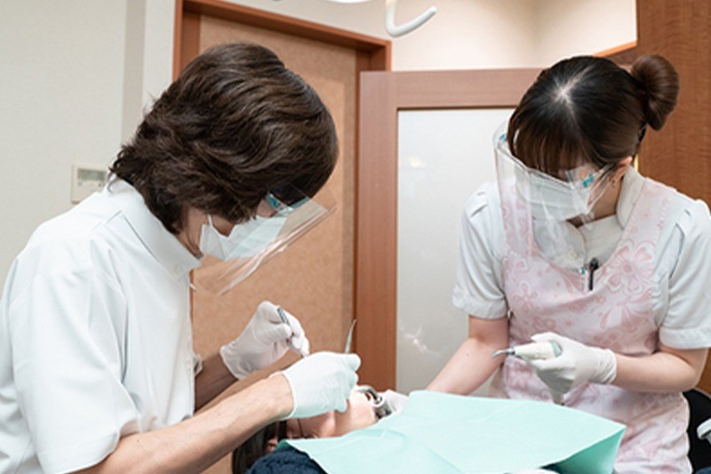 治療が終わった後も、歯の健康を長く保つためのフォローを続けている