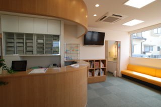 ①外観②受付③診療室