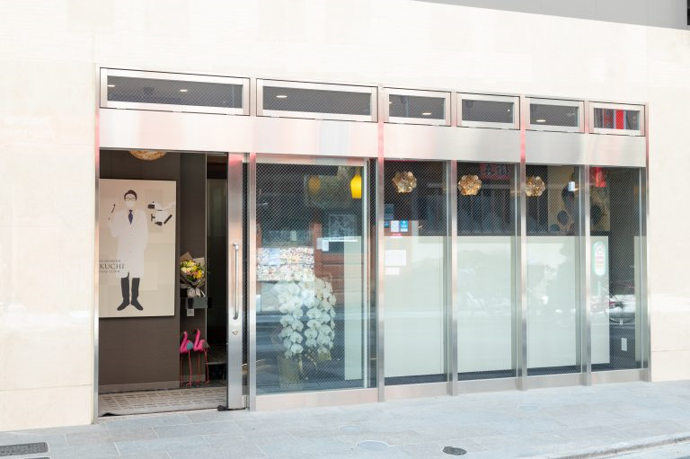 ①クリニック外観②受付③待合室