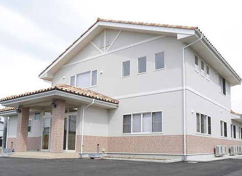 ①クリニック外観　②受付　③診察室