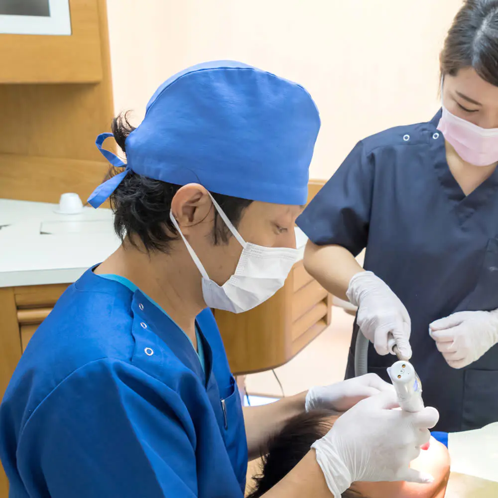 【国際口腔インプラント学会認定医 在籍】【土日祝診療対応】精密な根管治療と充実のサポート体制で患者様に寄り添うあけぼの歯科