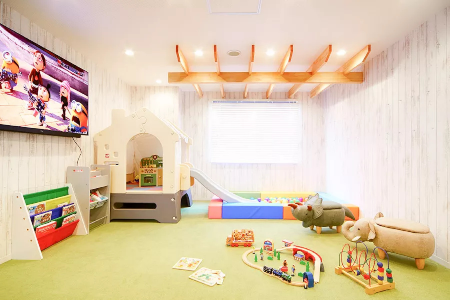 【久喜駅より徒歩1分】キッズルーム完備！複数の専門家の目で見極める安心治療「 久喜歯科・矯正歯科」