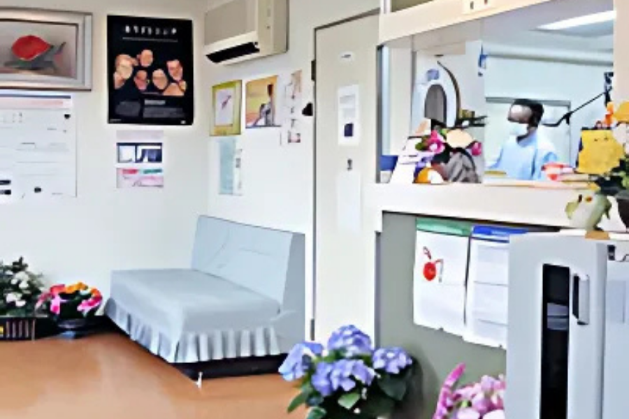 ①診療室②待合室③医院スタッフ