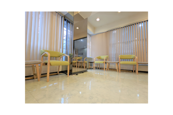 ①医院外観②待合室③受付