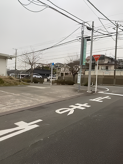 ①外観②駐車場③診療スペース