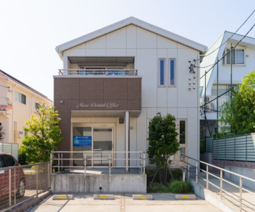 ①外観②待合室③診療室