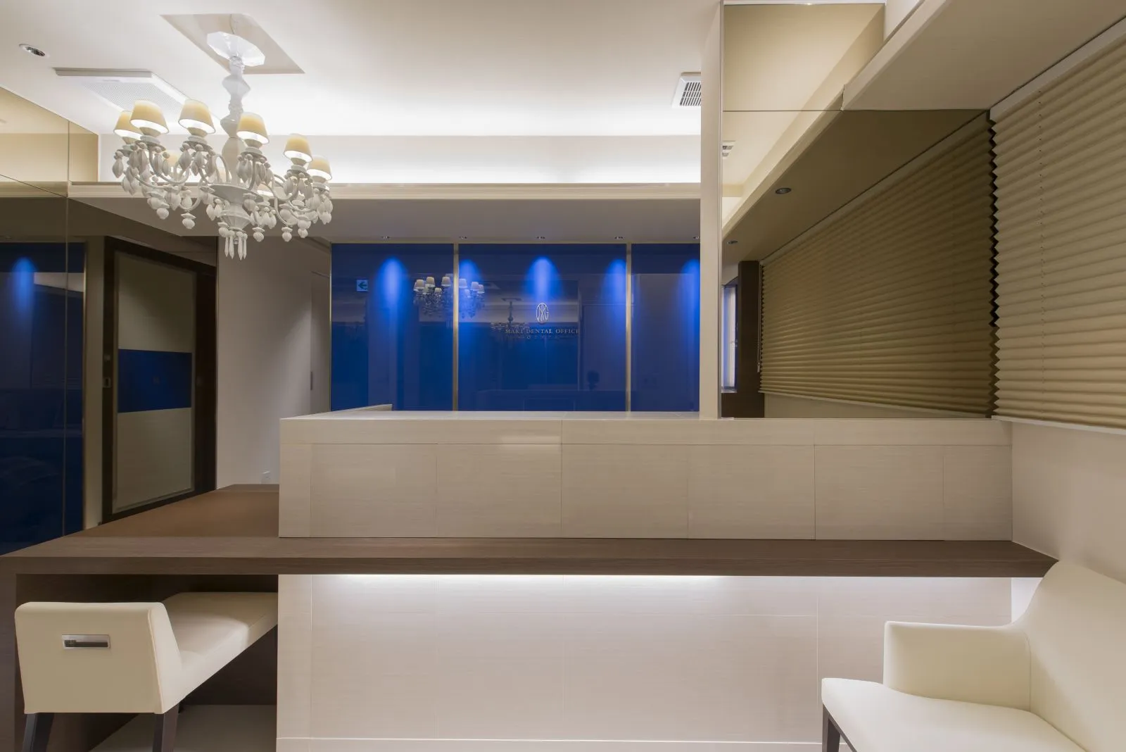 ①マキデンタルオフィス銀座ロゴ ②受付・待合スペース ③カウンセリングスペース / 特別診療室