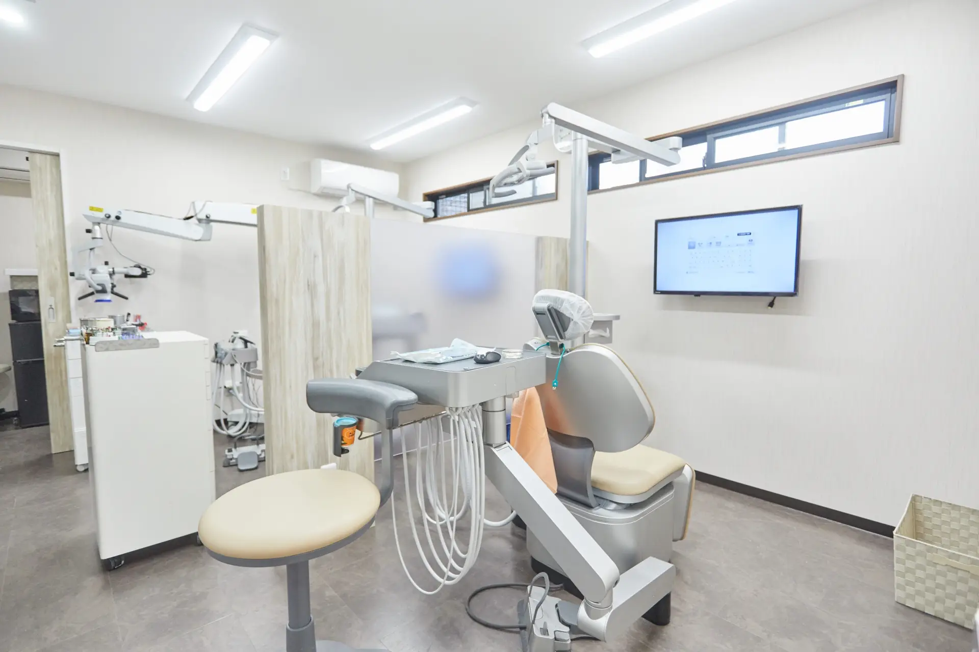 ①医院外観②待合室③診療室