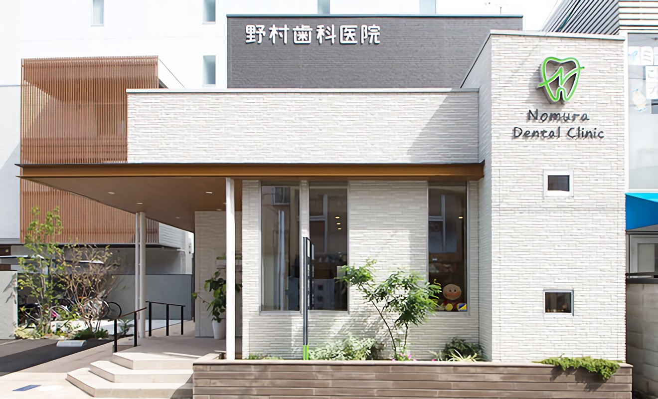 ①医院外観②待合室③キッズスペース