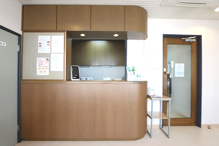 ①外観②受付③診察室