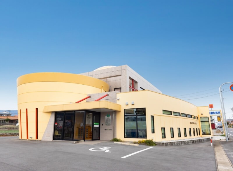 ①医院外観②待合室③診療室