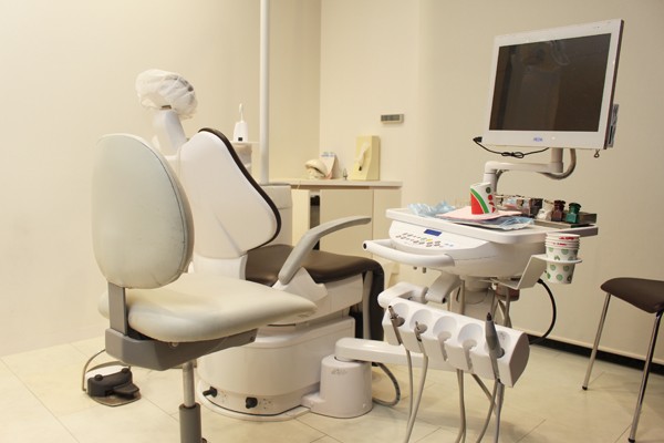 ①外観②受付③診療室