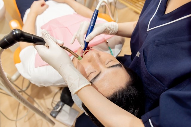 歯を守る基盤として、歯周病の予防と管理に取り組んでいます。※写真はイメージです。