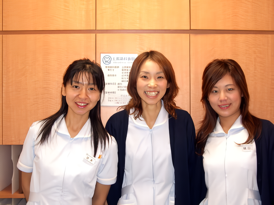 ①②外観③スタッフ