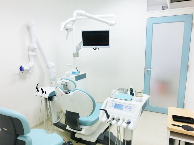 ①外観②受付③診察室