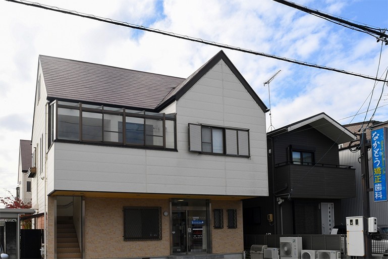 【駐車場完備・キッズスペース完備】将来を見据えた矯正治療に向き合う、なかとう矯正歯科