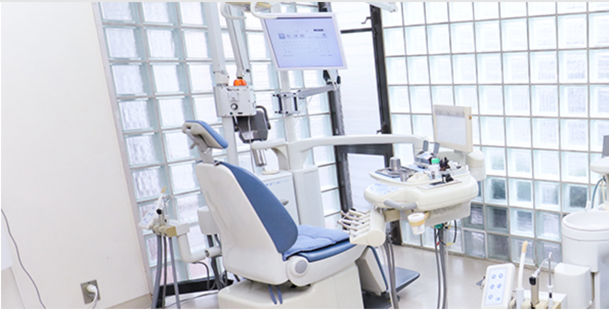 【70年以上の歴史】【バス停徒歩1分】幅広い治療に対応する家族で通える歯科医院