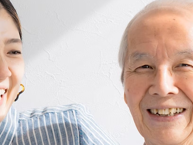 自然な表情につながるよう工夫した義歯を作成しています