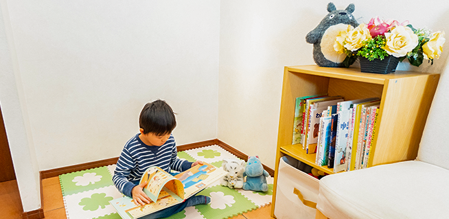 ①クリニック外観②受付③キッズスペース