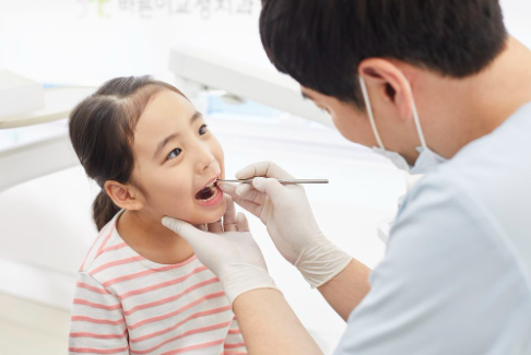 お子様の虫歯治療、予防ケアはおまかせください