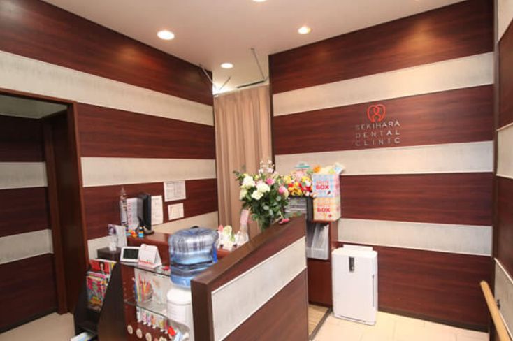 ①クリニック外観　②受付　③診療室