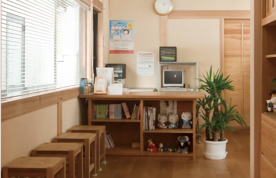 ①外観②完全バリアフリー③待合室