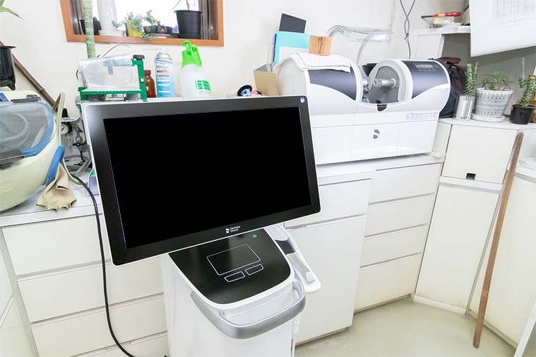 口腔内スキャナーを活用し口腔内を正確に把握しています