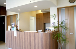 【市民病院西バス停より徒歩2分】【新潟市民病院向かい】患者様とのコミュニケーションを大切に、患者様一人一人に最適な治療を提供する「中央歯科クリニック」