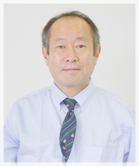 院長の横関 雅彦